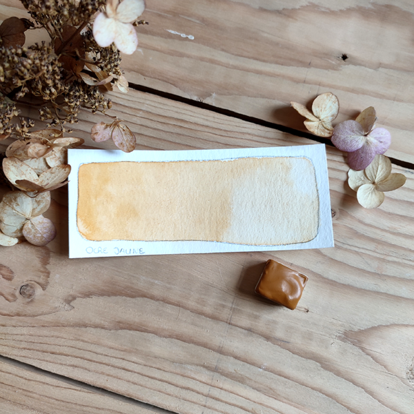 Aquarelle artisanale : ocre jaune en demi-godet