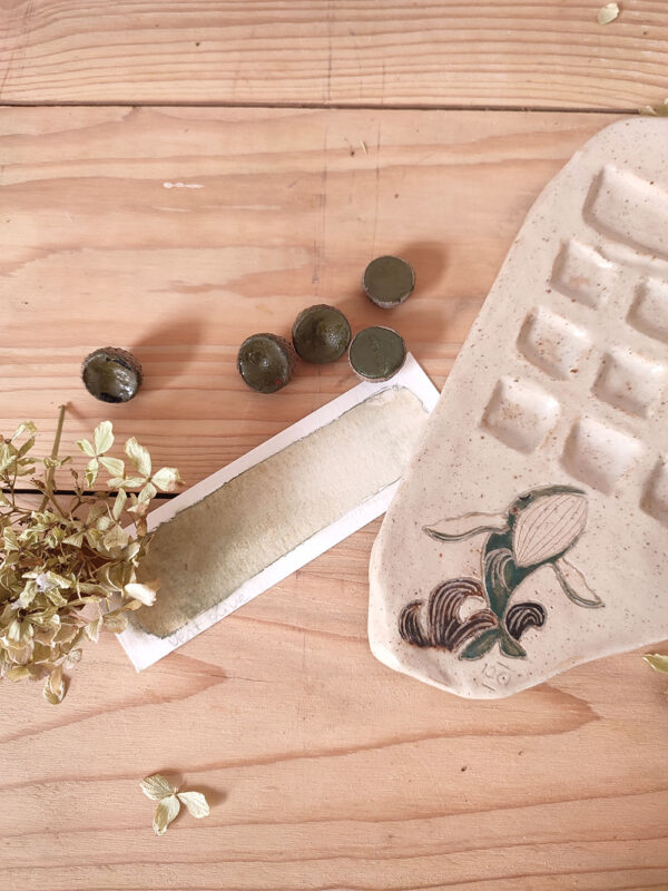 Aquarelles artisanales : vert olive dans cupule de gland